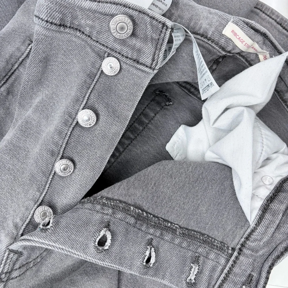 Levi’s Grey Ribcage Straight Ankle Jeans‎